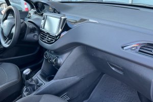 PEUGEOT 208 1.2 PETROL - 2019год / 42649km 9