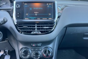 PEUGEOT 208 1.2 PETROL - 2019год / 42649km 15