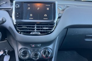 PEUGEOT 208 1.2 PETROL - 2019год / 42649km 16
