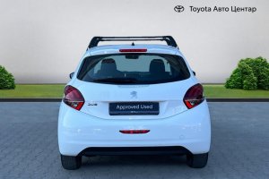 PEUGEOT 208 1.2 PETROL - 2019год / 42649km 6