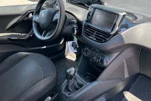 PEUGEOT 208 1.2 PETROL - 2019год / 54505km 9