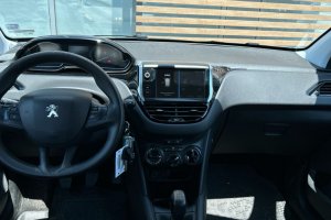 PEUGEOT 208 1.2 PETROL - 2019год / 54505km 10
