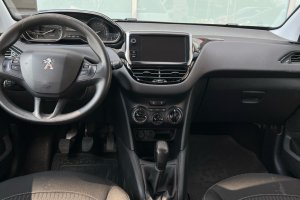 PEUGEOT 208 1.2 PETROL - 2019год / 61931km 10