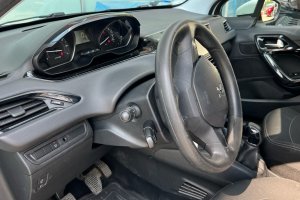 PEUGEOT 208 1.2 PETROL - 2019год / 61931km 12