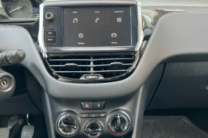 PEUGEOT 208 1.2 PETROL - 2019год / 61931km 16