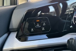 VOLKSWAGEN GOLF 8 2.0TDI AVANT DIESEL - 2021год / 121141km 24