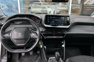 PEUGEOT 208 1.2 PETROL - 2021год / 97348km 10