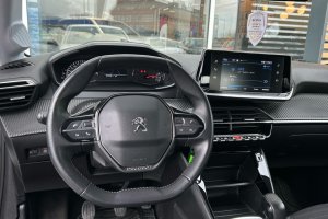 PEUGEOT 208 1.2 PETROL - 2021год / 97348km 13