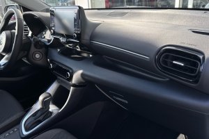 TOYOTA YARIS 1.5 HYBRID CVT - 2023год / 15328km 9