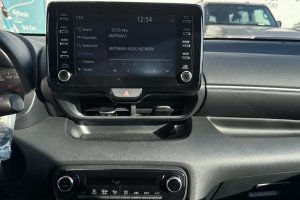 TOYOTA YARIS 1.5 HYBRID CVT - 2023год / 15328km 18