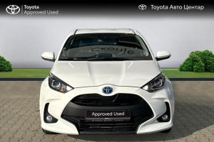 TOYOTA YARIS 1.5 HYBRID CVT - 2023год / 15328km 1