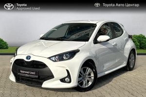 TOYOTA YARIS 1.5 HYBRID CVT - 2023год / 15328km 2