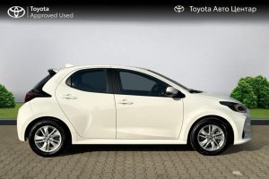 TOYOTA YARIS 1.5 HYBRID CVT - 2023год / 15328km 3