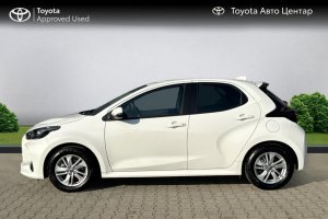 TOYOTA YARIS 1.5 HYBRID CVT - 2023год / 15328km 4