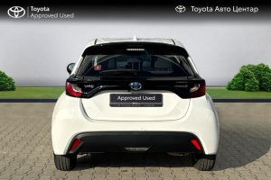TOYOTA YARIS 1.5 HYBRID CVT - 2023год / 15328km 6
