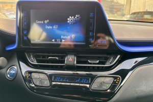 TOYOTA C-HR 1.8 HYBRID BI-TONE CVT City - 2017год / 166155km 15