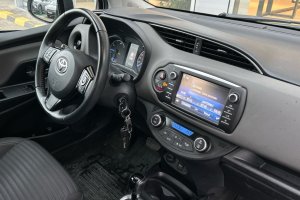 TOYOTA YARIS 1.5 HYBRID CVT LUNA - 2017год / 84300km 9
