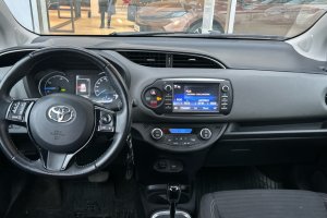 TOYOTA YARIS 1.5 HYBRID CVT LUNA - 2017год / 84300km 10