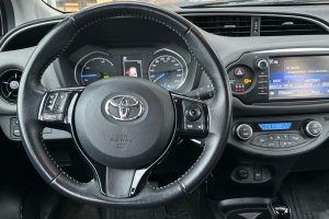 TOYOTA YARIS 1.5 HYBRID CVT LUNA - 2017год / 84300km 11