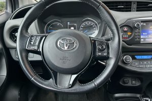 TOYOTA YARIS 1.5 HYBRID CVT LUNA - 2017год / 84300km 13