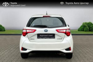 TOYOTA YARIS 1.5 HYBRID CVT LUNA - 2017год / 84300km 6