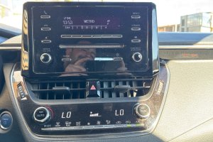 TOYOTA COROLLA 1.8 HYBRID - 2019год / 45809km 16