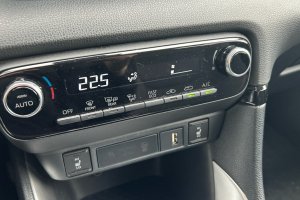 TOYOTA YARIS 1.5 HYBRID CHIC - 2023год / 20901km 16