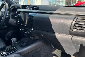 TOYOTA HILUX DC 2.8D Mild Hybrid AT Invincible - 2025год / 10700km 9