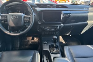 TOYOTA HILUX DC 2.8D Mild Hybrid AT Invincible - 2025год / 10700km 10