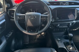 TOYOTA HILUX DC 2.8D Mild Hybrid AT Invincible - 2025год / 10700km 11