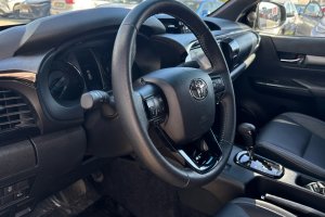 TOYOTA HILUX DC 2.8D Mild Hybrid AT Invincible - 2025год / 10700km 12