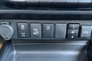 TOYOTA HILUX DC 2.8D Mild Hybrid AT Invincible - 2025год / 10700km 20