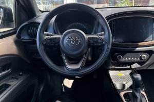 TOYOTA AYGO X 1.0 ENVY CVT - 2023год / 12300km 11