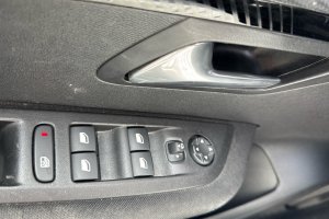 PEUGEOT 208 1.2 PETROL - 2021/2022год / 59508km 23