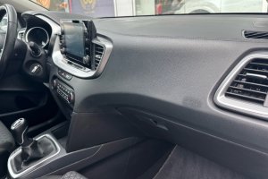 KIA CEED 1.0T PETROL SW - 2021год / 137045km 9