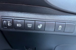 TOYOTA COROLLA 1.8 HYBRID EXECTUTIVE - 2023год / 44074km 24