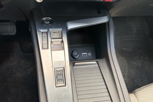 PEUGEOT 308 SW 1.2T PETROL - 2022год / 139204km 19
