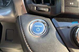 TOYOTA RAV4 2.5 HYBRID - 2018год / 75166km 19