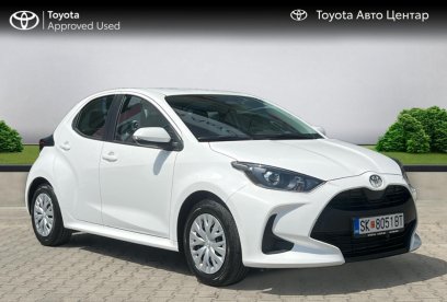 TOYOTA YARIS 1.5 HYBRID FANCY - 2024год