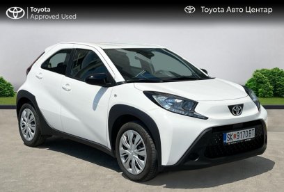 TOYOTA AYGO X PLAY PETROL - 2024год